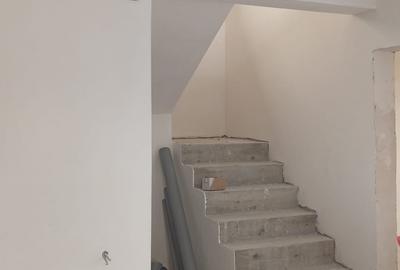 Casă cu 4 camere cu Canalizare în Lumina - 6