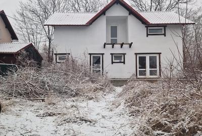 Casă cu 4 camere în Brebu - 1