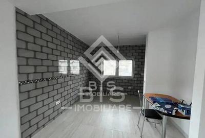 Casă cu 4 camere cu Teren 497 Mp în Est