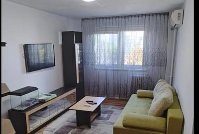 Apartament cu 3 camere semidecomandat în Titan