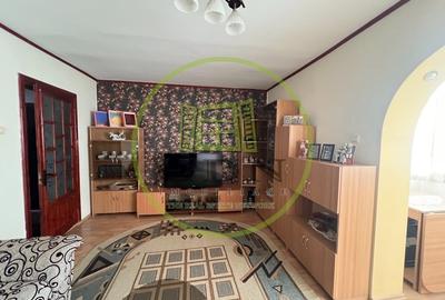 Apartament cu 3 camere decomandat, mobilat în Rovine - 2