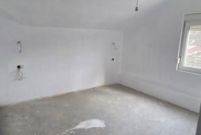 Casă cu Teren 600 Mp în Central - 11
