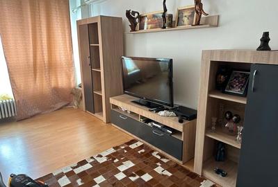 Apartament cu 3 camere decomandat în Gara de Nord