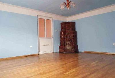 Casă cu 3 camere în Carașova - 1