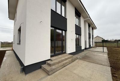 Casă cu 4 camere în Sânmartin - 8