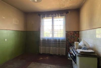Casă cu 2 camere cu Teren 300 Mp în Petros - 2