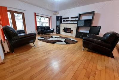 Casă cu 5 camere cu Canalizare în Central - 11