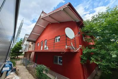 Casă cu 4 camere cu Canalizare în Splaiul Unirii - 2