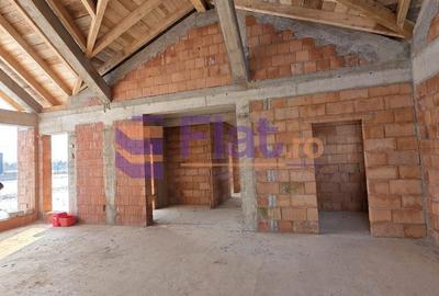 Casă cu 4 camere cu Teren 700 Mp în Central - 2