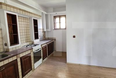 Casa cu 2 apartamente de 3 camere in centru - 6