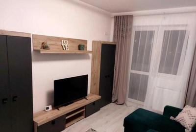 Garsonieră decomandată în Apărătorii Patriei