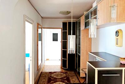 Apartament 3 camere, cu boxa si loc de parcare, zona 1 Mai - 5