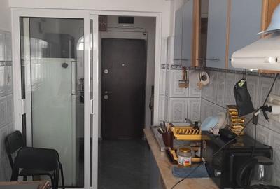 Apartament cu 2 camere semidecomandat în Micro 9 - 11