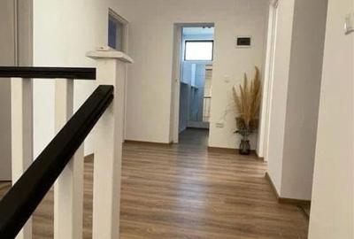 Casă cu 4 camere în Central - 4