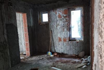 Vand vila Parter , str Apateului -Sinmartin, SC-240 mp , teren 668 mp , garaj , utilitati , trifazic - 2