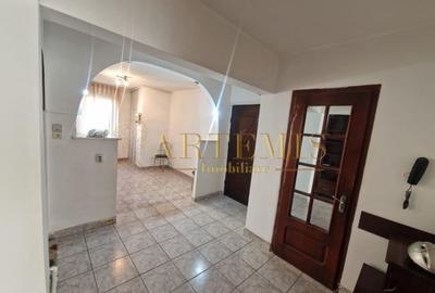 Apartament de 3 camere, decomandat,70 mp., zona Sens - 2