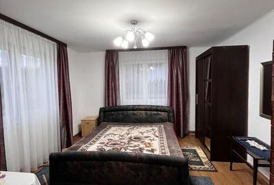 Casă cu 4 camere în Central - 2