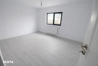 Casă cu 5 camere cu Teren 500 Mp în Podu Roș - 5