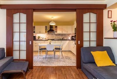 Casă cu 7 camere cu Garaj în Central - 11