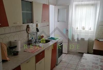 Apartament 2 camere decomandat etaj intermediar Racadau - 3