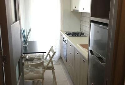 Garsonieră decomandată în Roșu
