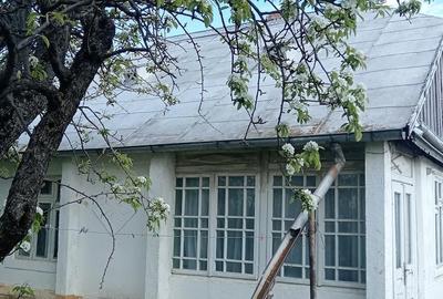 Casă cu Teren 2200 Mp în Brăești - 3