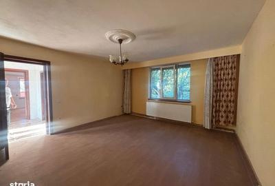 Casă cu 6 camere cu Teren 700 Mp în Groși - 7
