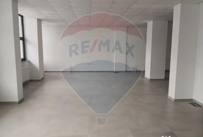 Spațiu comercial, de 105 mp, în Central - 3