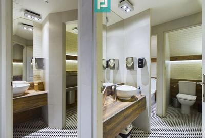 Spațiu comercial, de 125 mp, în Central - 6
