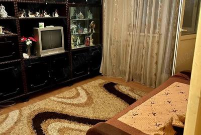 Apartament de Vanzare 3 Camere Semidecomandat - 1