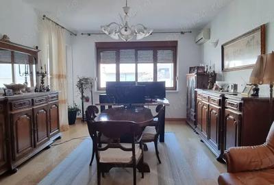 Apartament cu 5 camere in zona centrala - 1