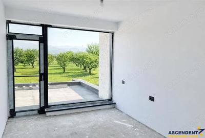 Casă cu Canalizare în Stupini