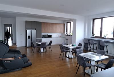 Apartament cu 4 camere decomandat în Unirii