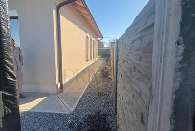 Duplex cu 3 camere cu Canalizare în Albina - 3