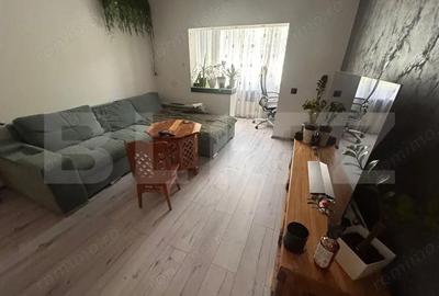 Apartament cu 3 camere semidecomandat în Soarelui