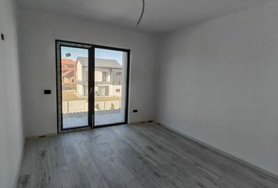 Casă individuală cu 4 camere cu Canalizare în Cristian - 8