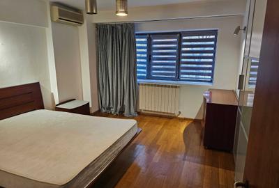 Apartament cu 3 camere, mobilat în Unirii