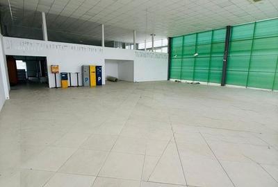 Spațiu comercial, de 300 mp, în Central