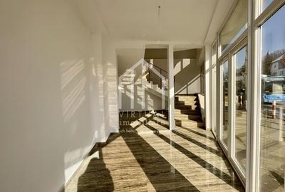 Spatiu comercial cu 8 camere, 5 bai, terasa - zona Centrala