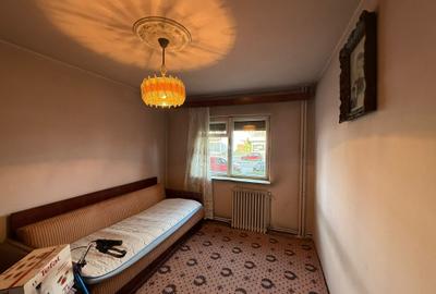 Apartament 3 camere, decomandat, parter, zona Calea Zarandului - 13