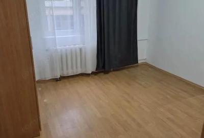 Apartament cu 4 camere decomandat în Vitan
