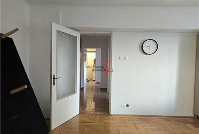 Apartament cu 3 camere semidecomandat în Tei - 4