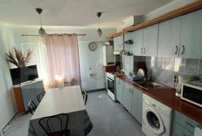 Apartament cu 3 camere decomandat în Carpați 2
