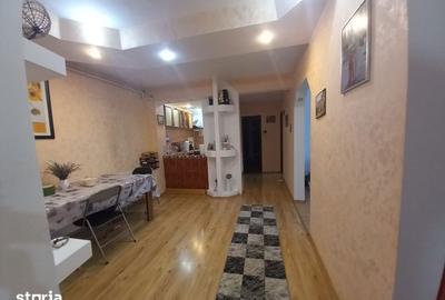 Apartament cu 4 camere decomandat în Republicii - 9