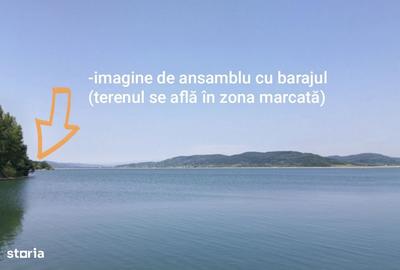 Teren de 2400 mp, în Merișani