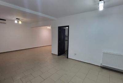 Spațiu comercial, de 70 mp, în Central - 3