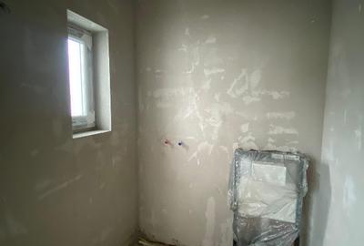 Casă cu 4 camere cu Teren 400 Mp în Luna - 9