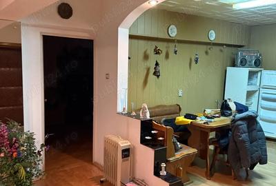 Apartament cu 4 camere decomandat în Central - 2