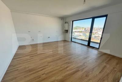 Apartament cu 3 camere semidecomandat în Independenței