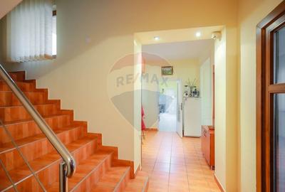 Casă cu 7 camere cu Teren 153 Mp în Ultracentral - 9